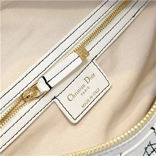 Bolsa hobo preta e dourada, folgada, silhueta de crescente, acolchoada com painéis diamantados 2