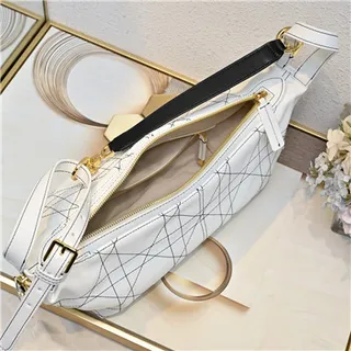 Bolsa hobo preta e dourada, folgada, silhueta de crescente, acolchoada com painéis diamantados 3
