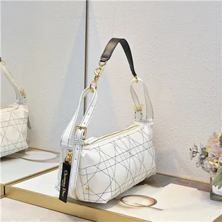 Bolsa hobo preta e dourada, folgada, silhueta de crescente, acolchoada com painéis diamantados 9