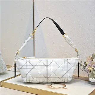 Bolsa hobo preta e dourada, folgada, silhueta de crescente, acolchoada com painéis diamantados 10