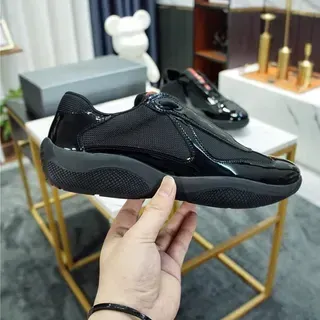 أحذية رياضية أسلوب حياة سوداء بدون أربطة slip-on جلد لامع مع تراكب