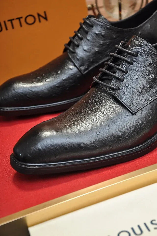 Chaussures Oxford à bout cap noir en cuir d'autruche embossé 3