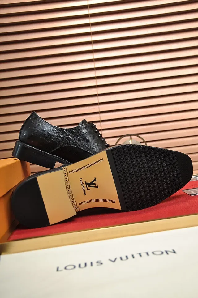 Chaussures Oxford à bout cap noir en cuir d'autruche embossé 4