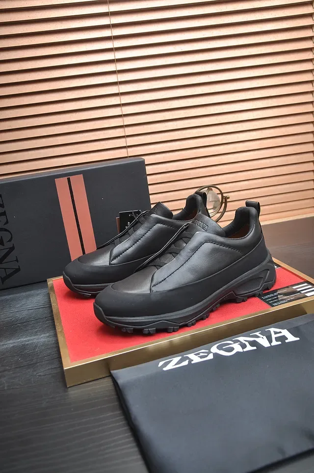 Zapatillas Lifestyle Negras Slip-On Suela Rugged 4