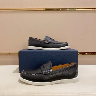 حذاء ليوفر جلد pebble أسود أبيض مع حزام Penny Strap