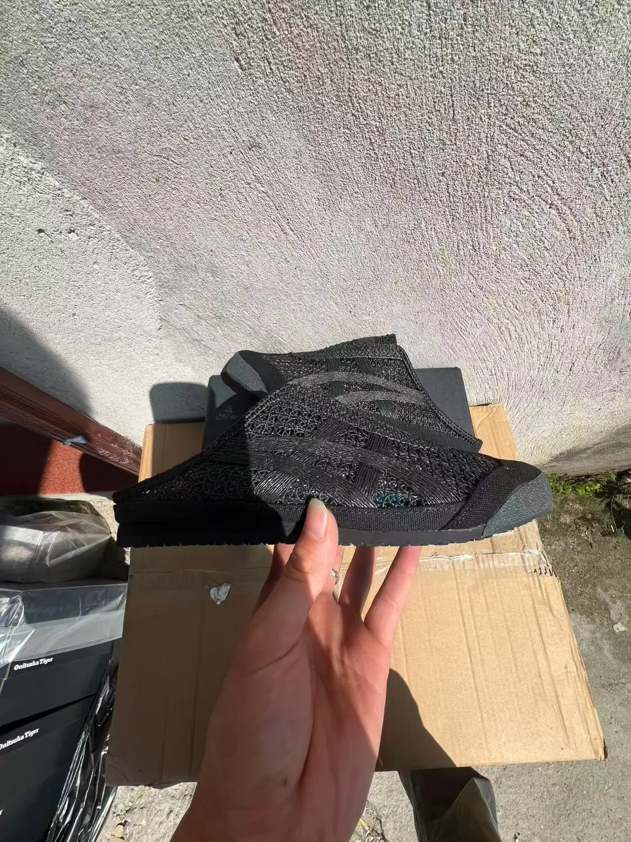 Chinelos pretos de tecido trançado 7