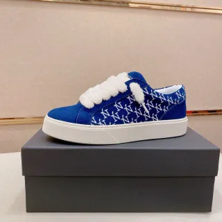Zapatillas con upper de ante azul y blanco correa fluffy