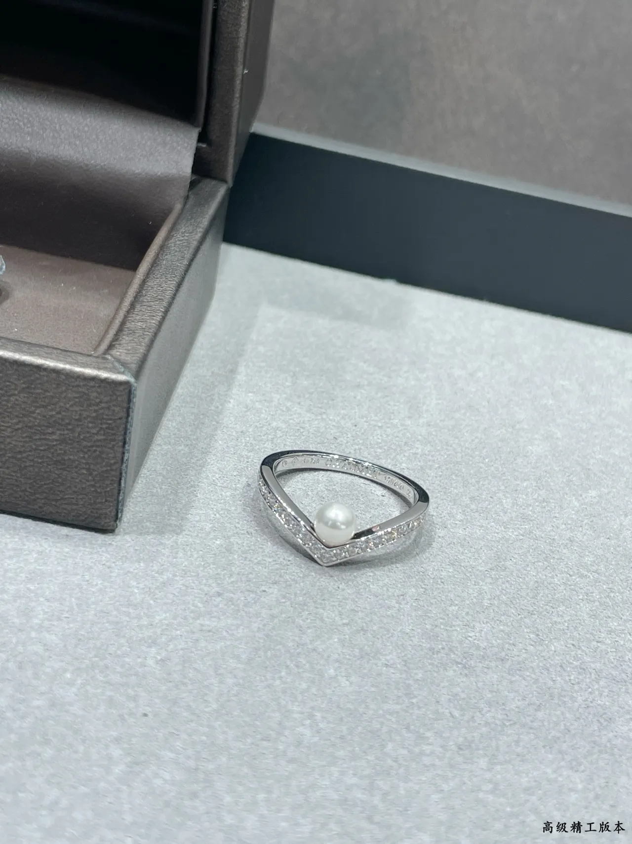 CHAUMET V-Shaped Pavé Diamond and Pearl Ring 4