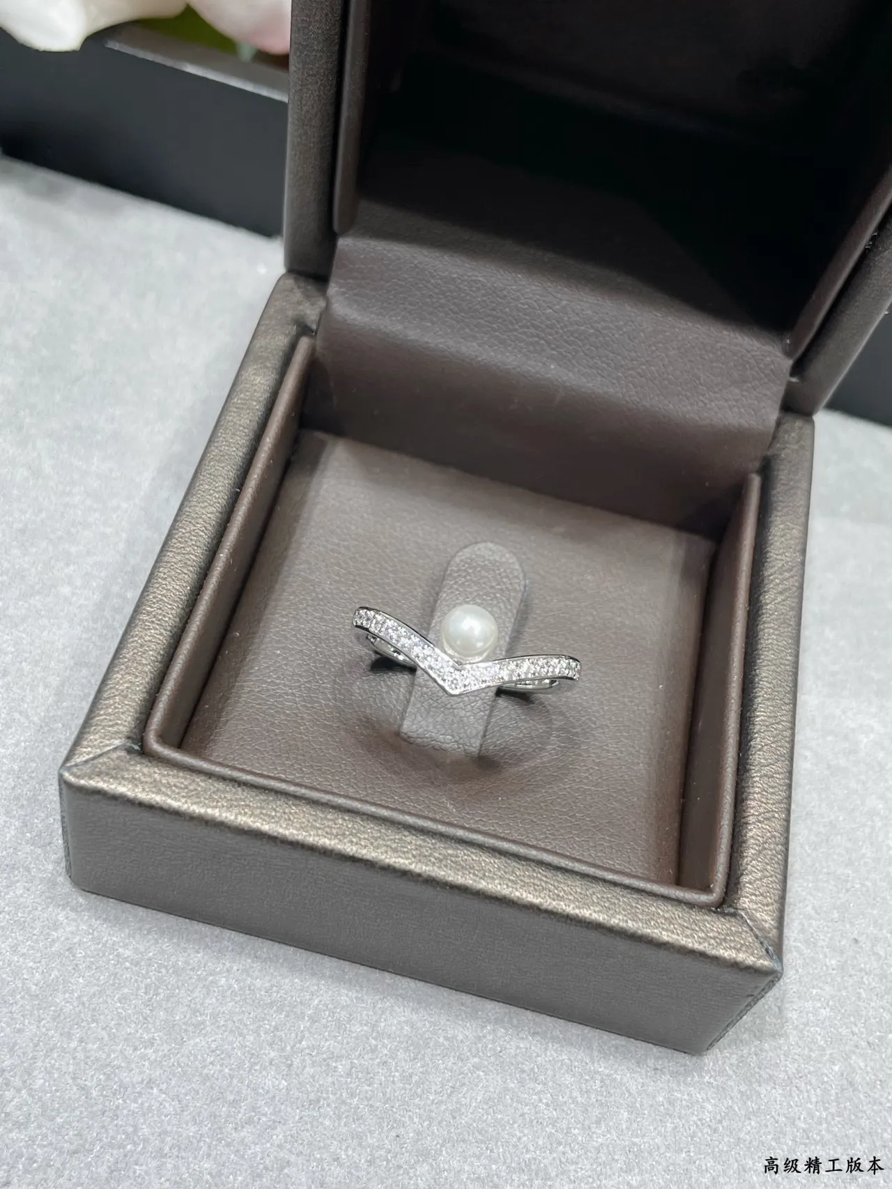 CHAUMET V-Shaped Pavé Diamond and Pearl Ring 8