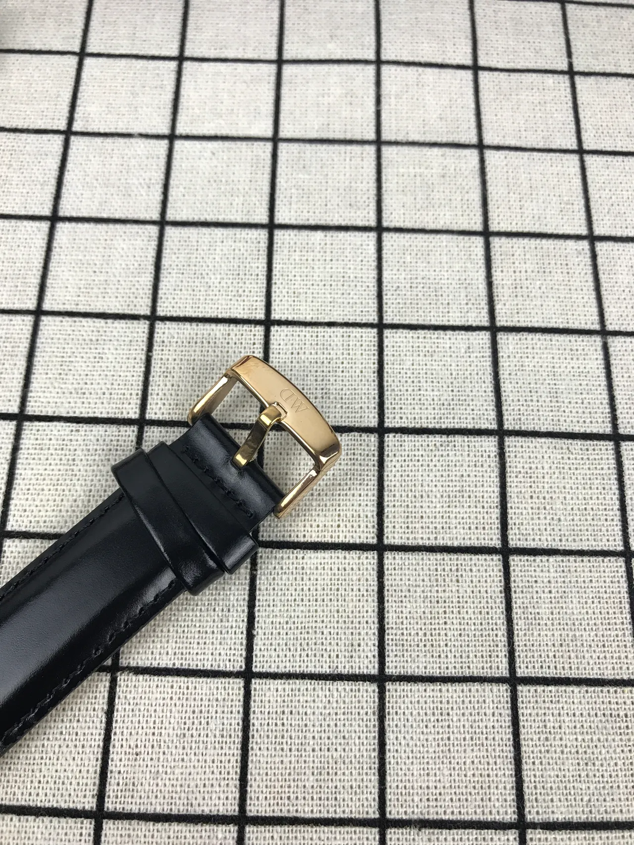 Daniel Wellington काला सोना न्यूनतम डायल केस क्वार्ट्ज घड़ी 2