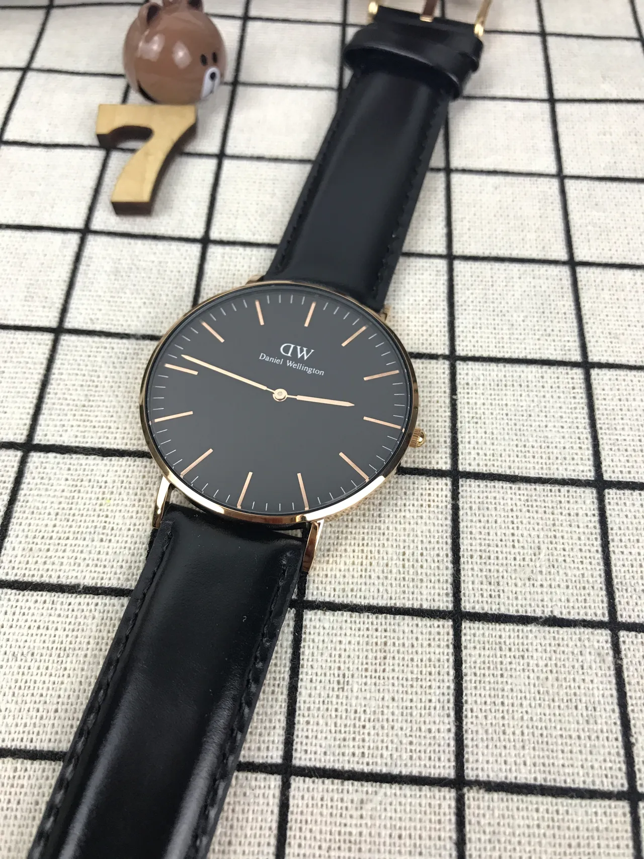 Daniel Wellington काला सोना न्यूनतम डायल केस क्वार्ट्ज घड़ी 4