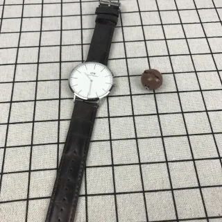 Daniel Wellington Classic Minimalist White Dial Brown Leather Strap Quartz Watch