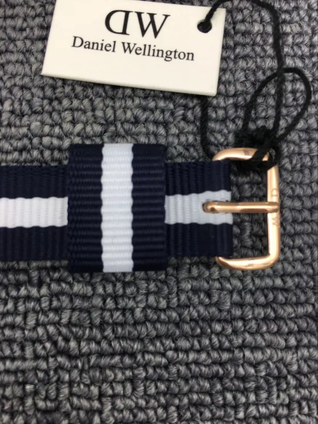 Daniel Wellington Classic Petite Cadran Rojo Case Oro Rosa Correa Navy White Reloj de Cuarzo 3