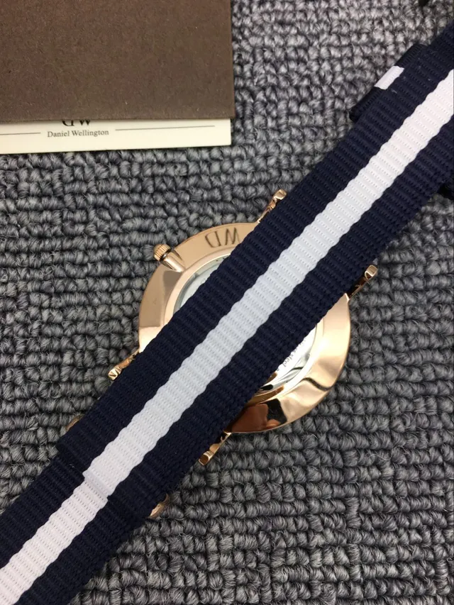 Daniel Wellington Classic Petite Cadran Rojo Case Oro Rosa Correa Navy White Reloj de Cuarzo 4
