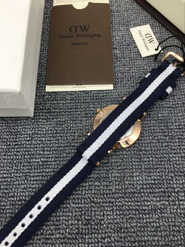 Daniel Wellington Classic Petite Cadran Rojo Case Oro Rosa Correa Navy White Reloj de Cuarzo 5