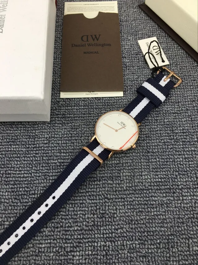 Daniel Wellington Classic Petite Cadran Rojo Case Oro Rosa Correa Navy White Reloj de Cuarzo 6