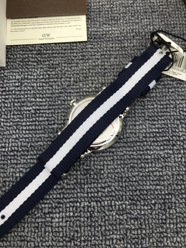 Daniel Wellington 经典娇小白色表盘海军白条纹 NATO Strap Quartz Watch 6