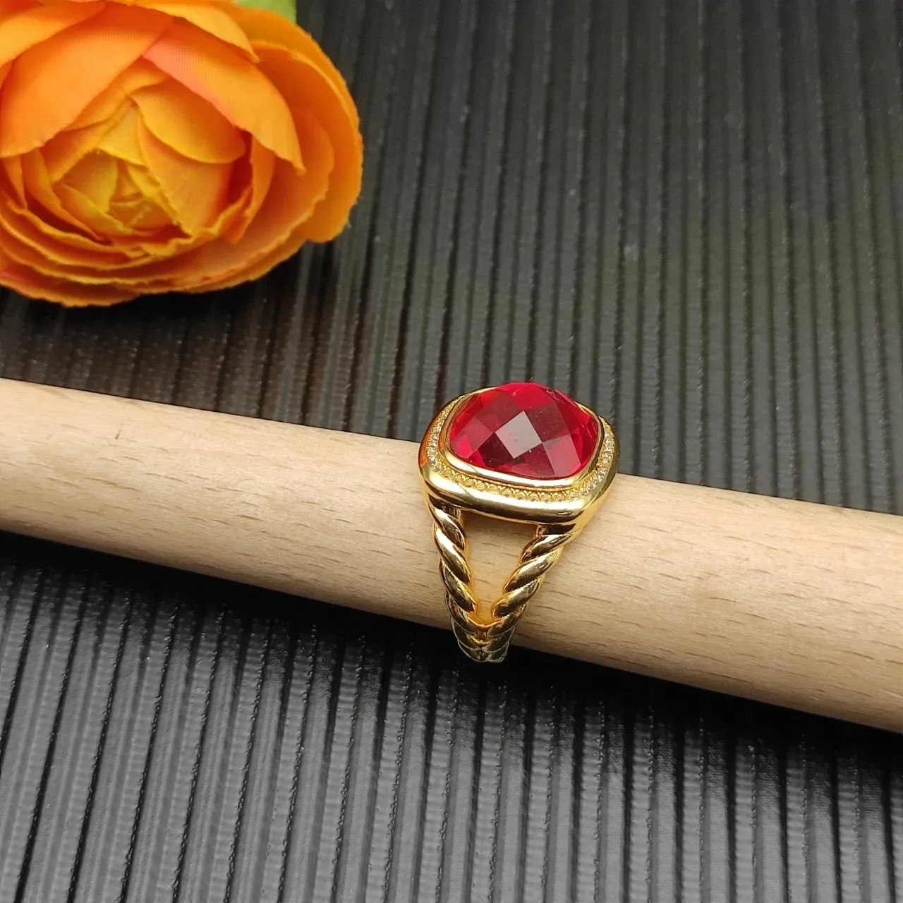 David Yurman लाल सोना ट्विस्टेड केबल बैंड कुशन-कट जेमस्टोन अंगूठी 8
