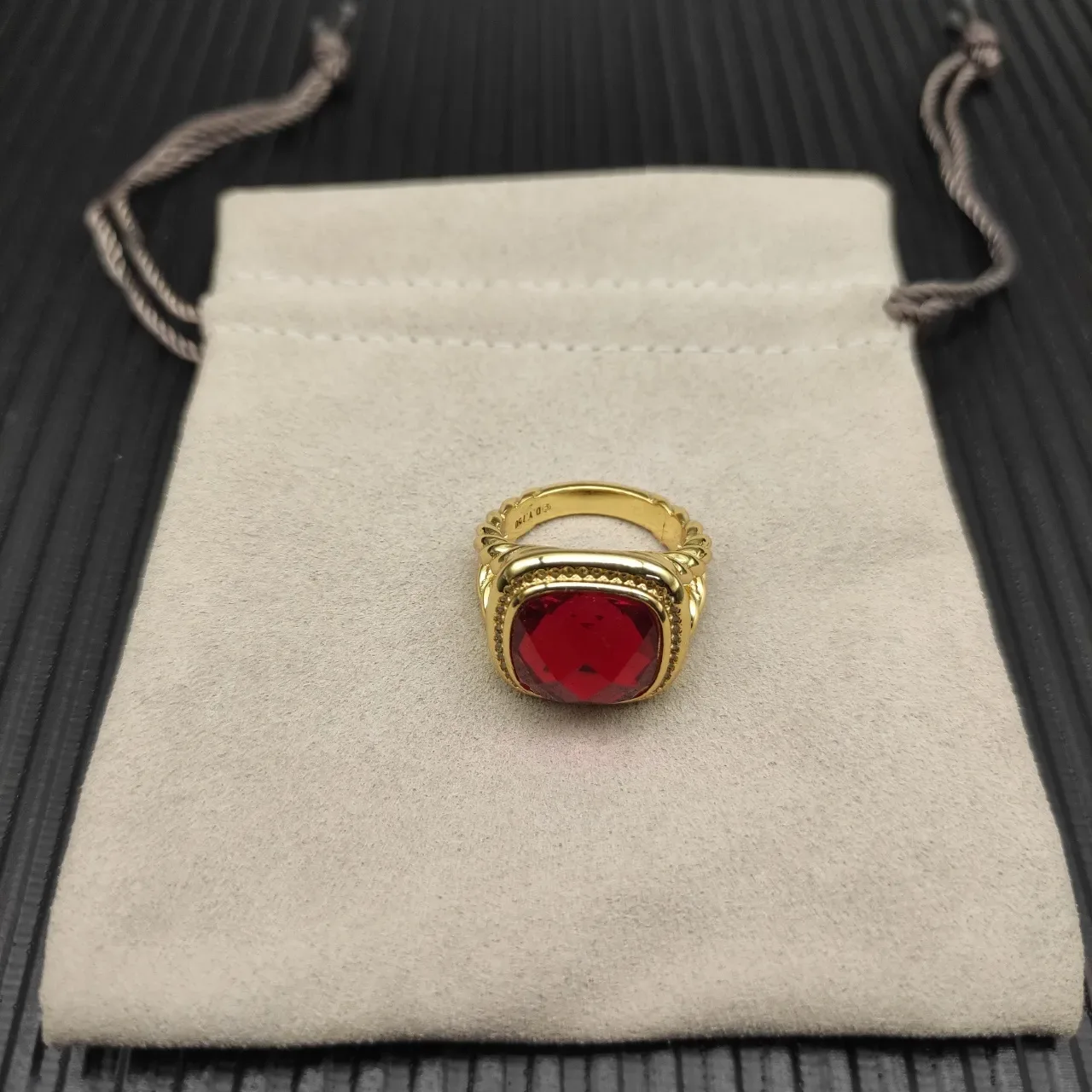 David Yurman लाल सोना ट्विस्टेड केबल बैंड कुशन-कट जेमस्टोन अंगूठी 9