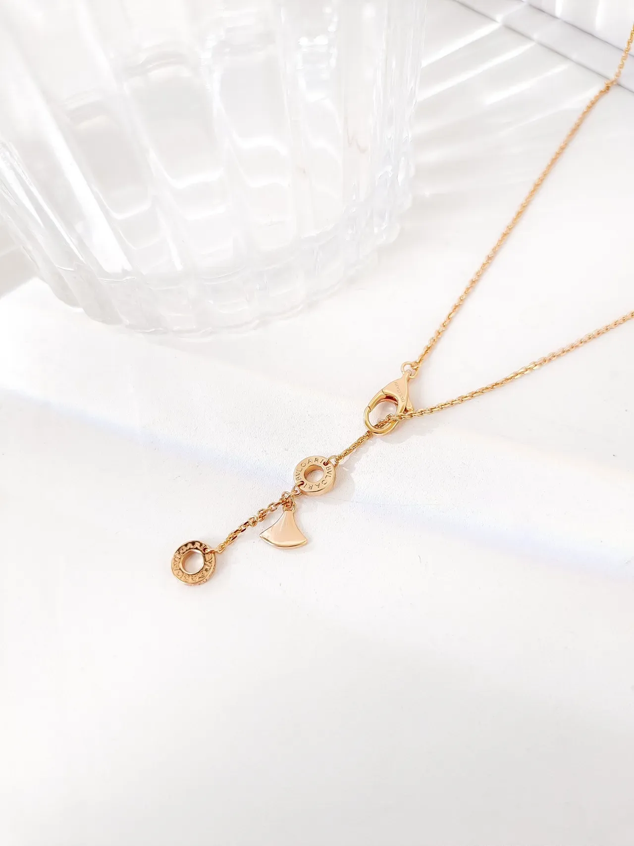 Fan-Shaped Pink Gemstone and Mother-of-Pearl Pendant Necklace 2