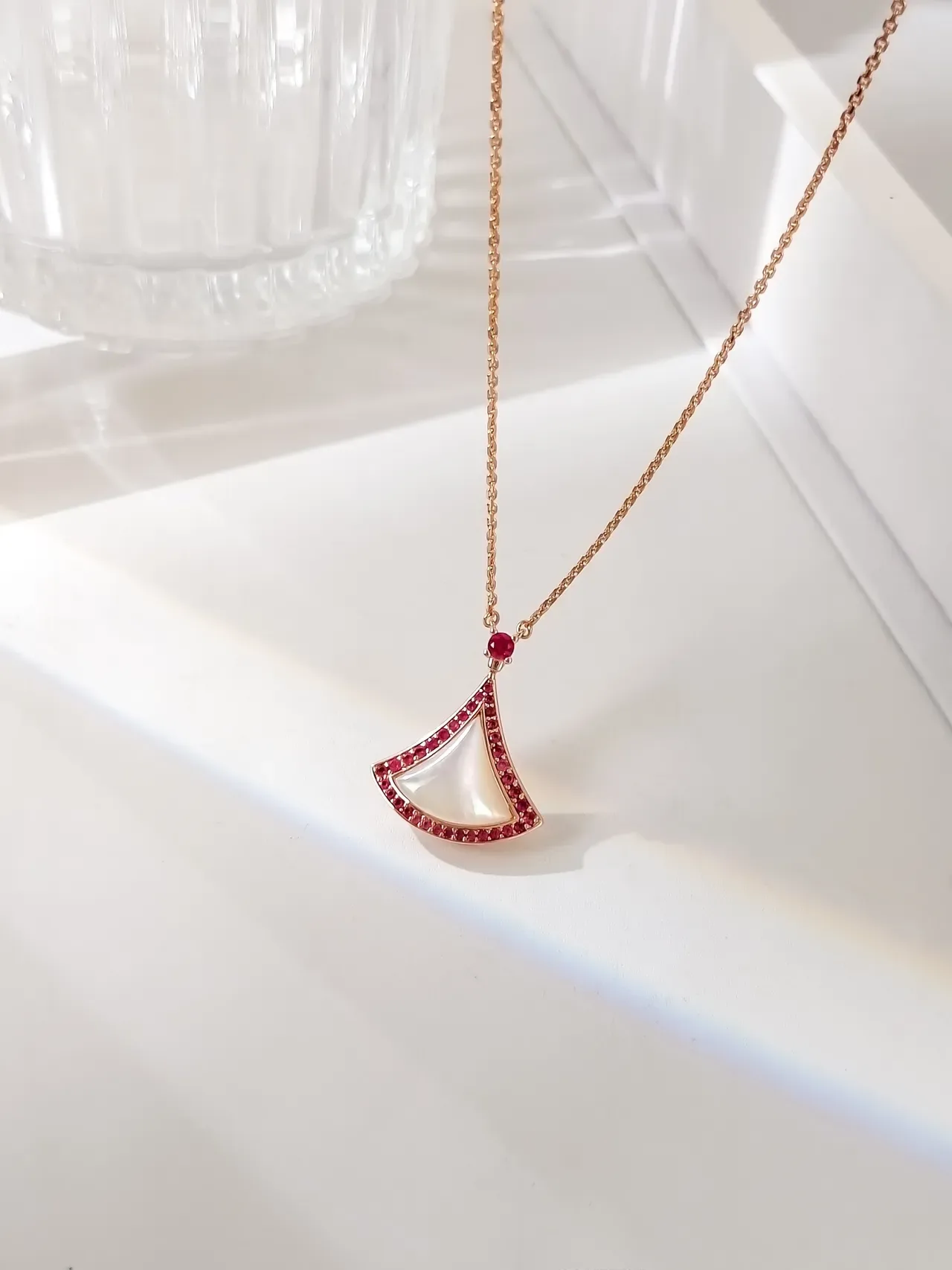 Fan-Shaped Pink Gemstone and Mother-of-Pearl Pendant Necklace 4