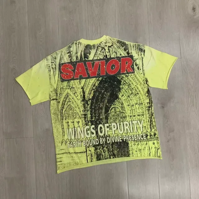 Camiseta amarela FIRST ROW com estampa gráfica de capa de revista 6