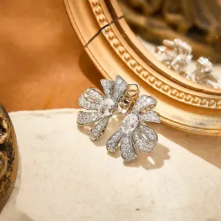 Brincos com Laço Floral Pavé-Set Pedra Oval