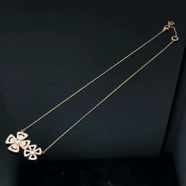 Colar com pingente em forma de flor pavé de cristal 3