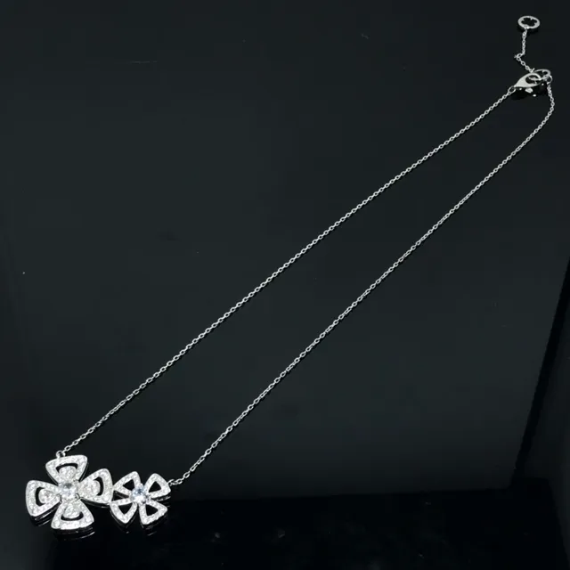 Colar com pingente em forma de flor pavé de cristal 4