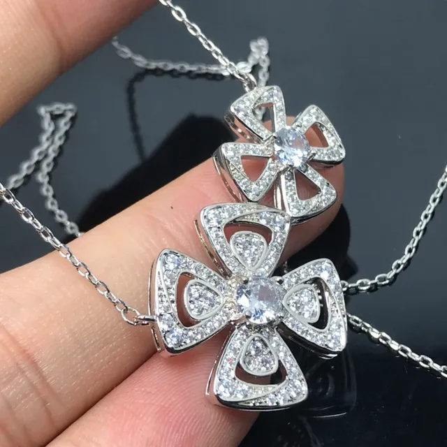 Colar com pingente em forma de flor pavé de cristal 5