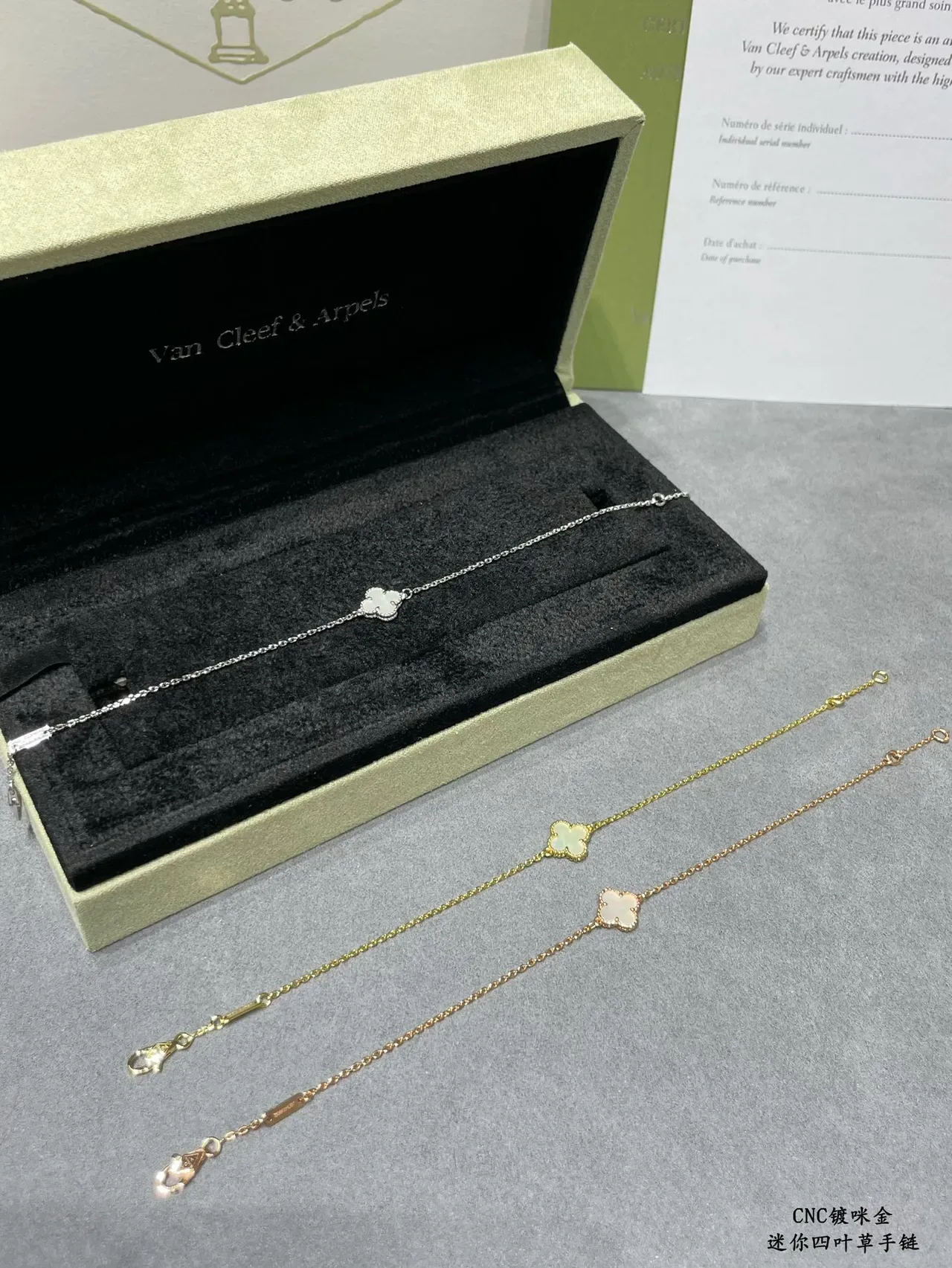 Four-Leaf Clover Bracelet Gold White Pendant Fine Link Chain Bracelet 7