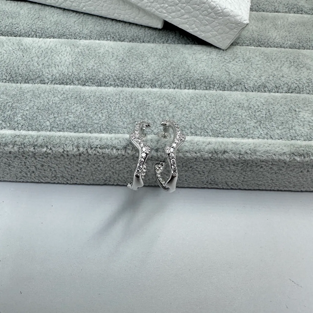 Boucles d'oreilles à boucle cristal Pavé ton doré et argenté organiques 2