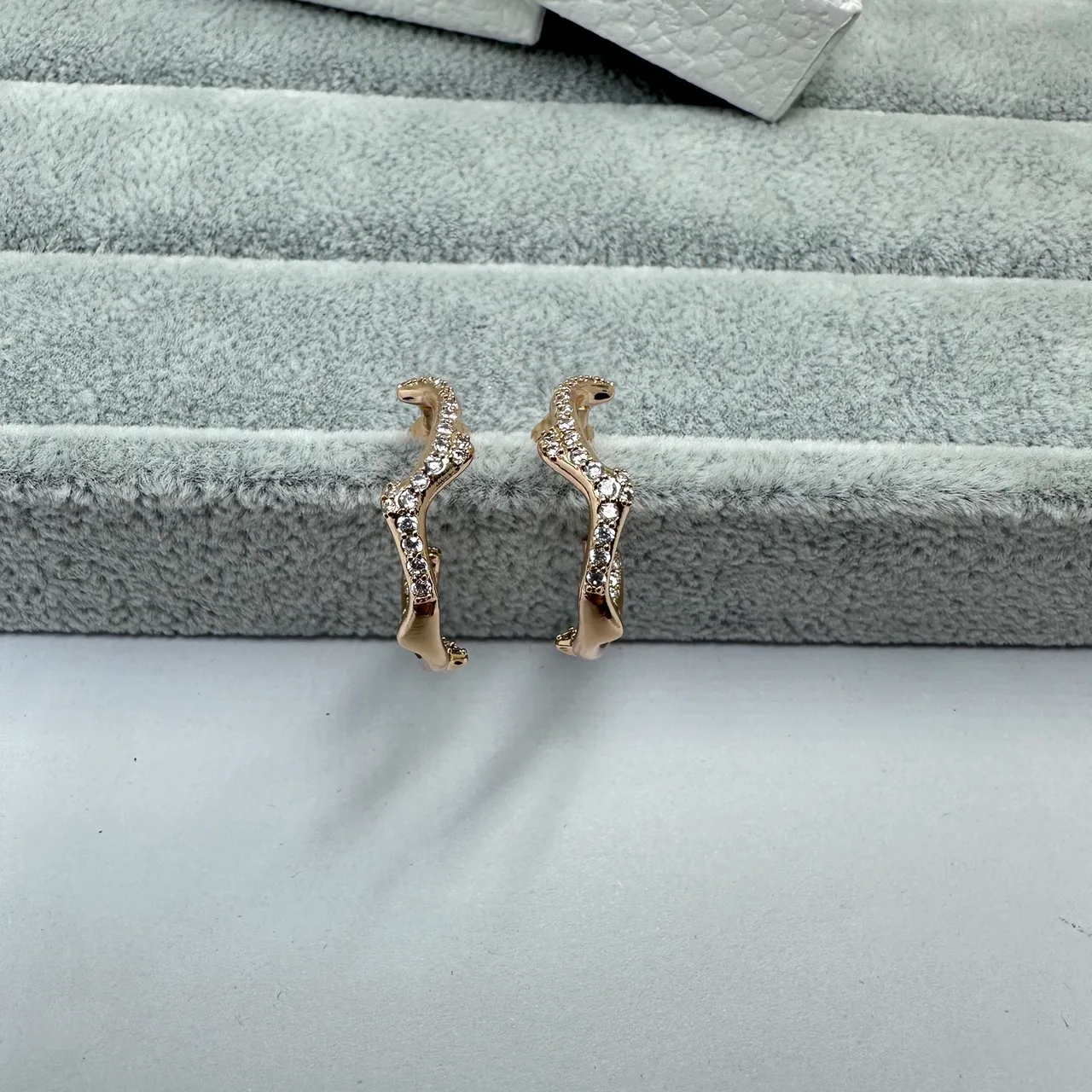 Boucles d'oreilles à boucle cristal Pavé ton doré et argenté organiques 6
