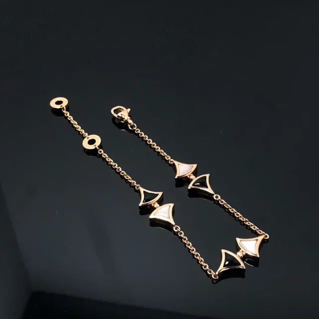 Gold Green Chain Triangular Inlaid Motifs Bracelet 2