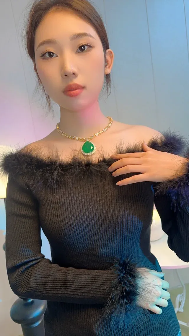 Gold Green Intricate Link Chain Pear-Shaped Gemstone Pendant Necklace 6