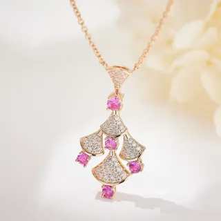 Collier doré rose avec pendentif en éventail en couches pavé-set de pierres transparentes