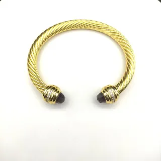 Pulsera de cable dorado morado retorcido con terminales de gemas facetadas