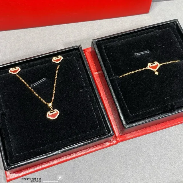 Gold Red Chain Enamel Pendant Bracelet 2