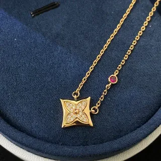 Collier chaîne dorée rouge pavé-set avec pierres diamant-like
