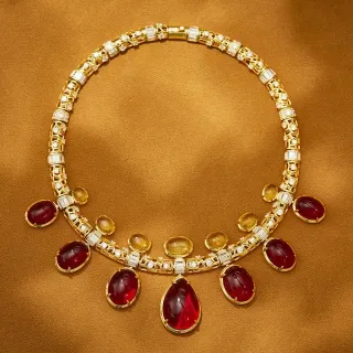 Collier Filigrane Doré Gemmes Cabochon Rouges