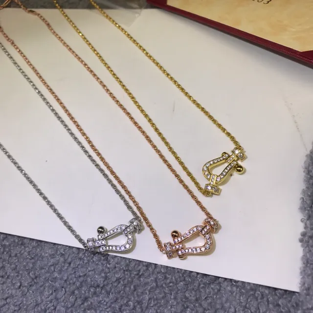 Collier pendentif en forme de U de or et argent avec cristaux pavé-set 3