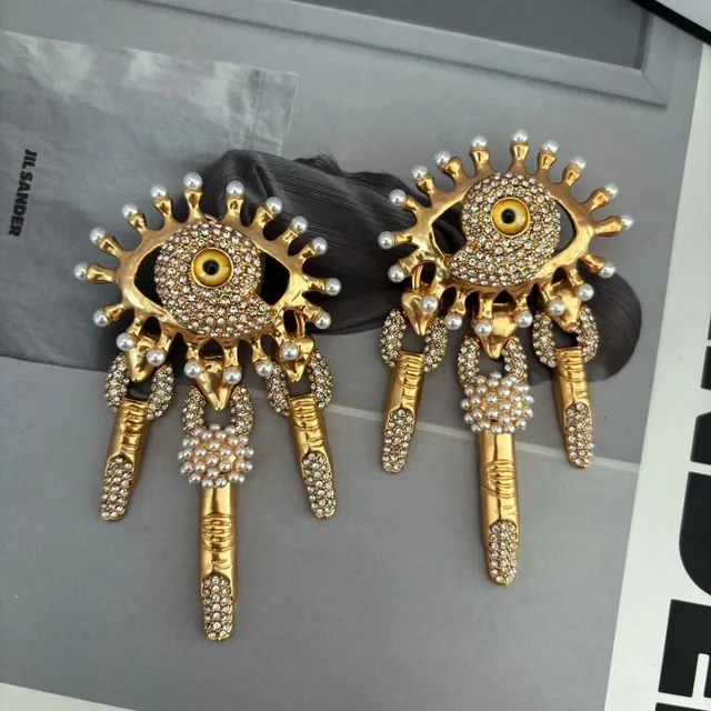 Boucles d'oreilles pendantes en ton doré ornées de perles et au mauvais œil 2