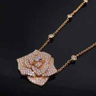 Collier pendentif floral en cristal doré