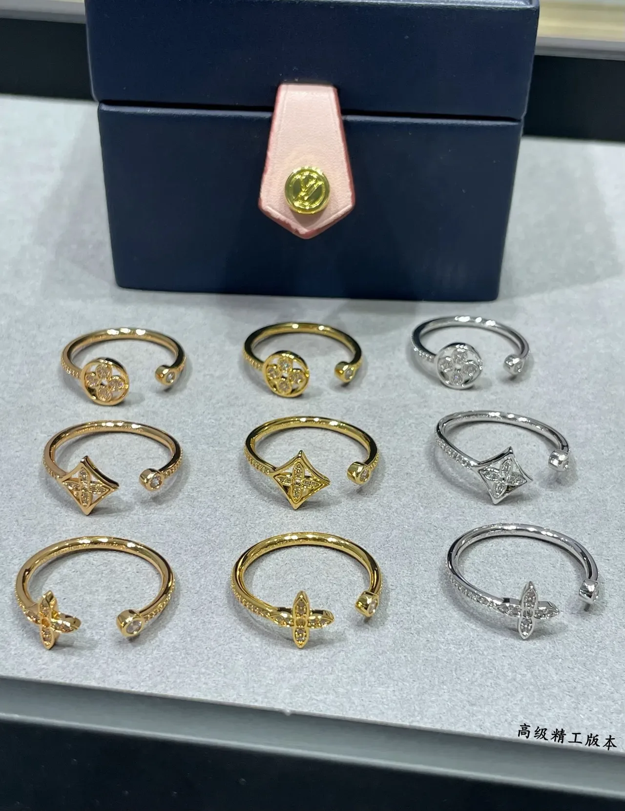 Bagues de ton doré pavé floral à bande ouverte 4