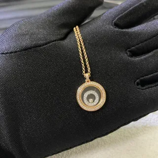 Collier pendentif motif spirale Pavé doré