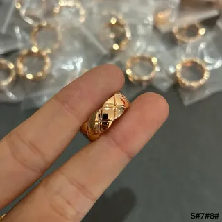 সোনালি কোয়িল্টেড চওড়া ব্যান্ড আংটি