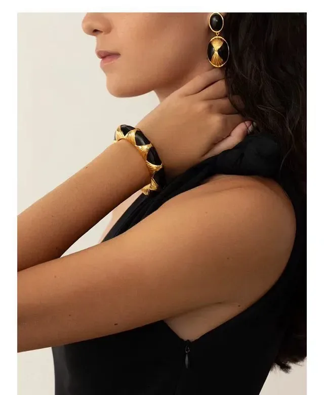 Pulseras de muñeca de tono dorado con motivo de sunburst, incrustación de piedra y forma C 2