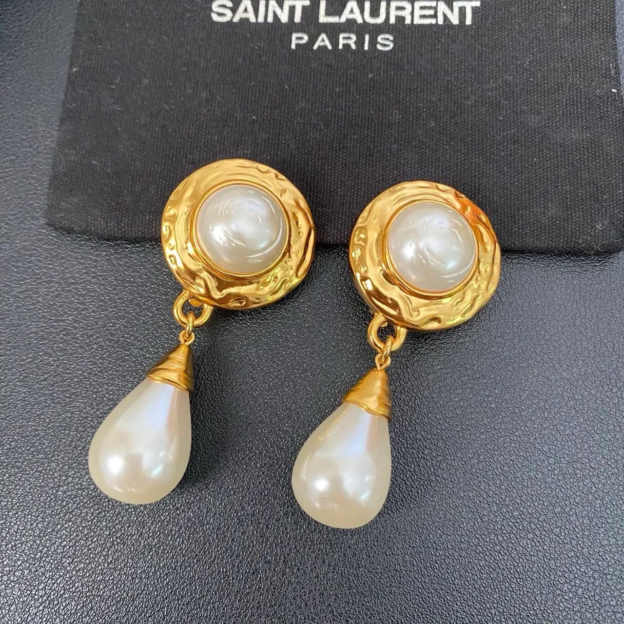 Gold-Tone Textured Disc and Teardrop Pearl Dangling Earrings 5
