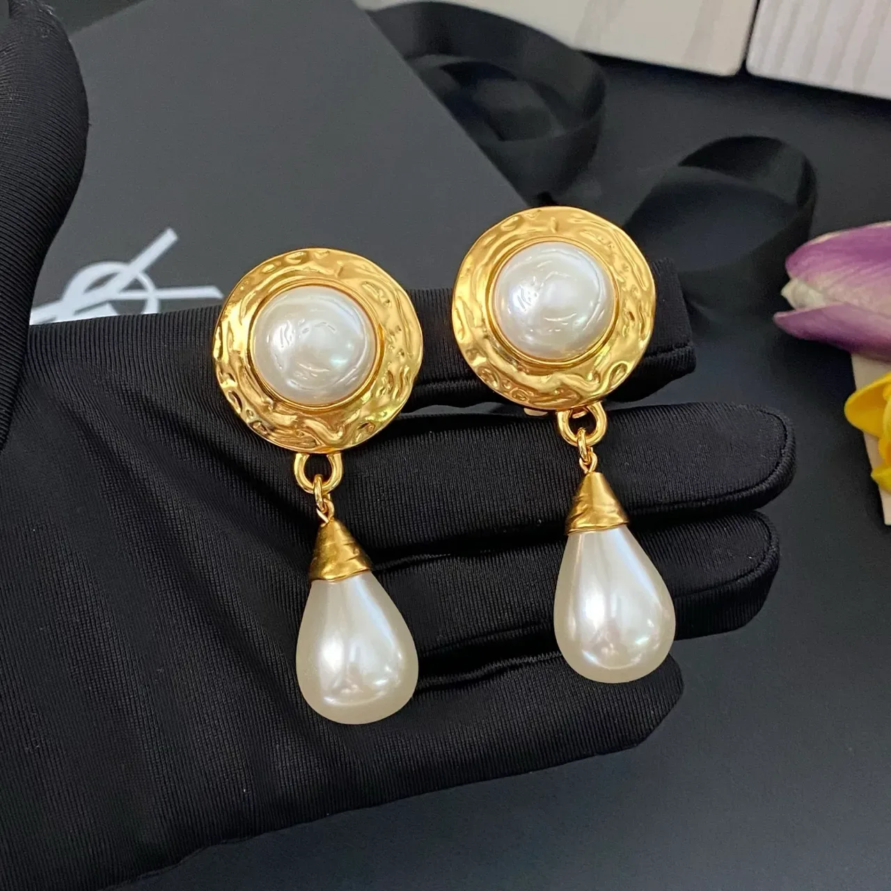 Gold-Tone Textured Disc and Teardrop Pearl Dangling Earrings 9