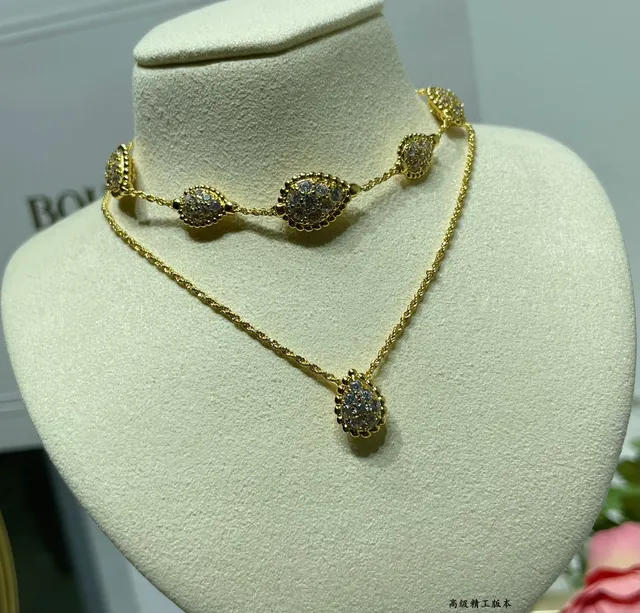 Bracelet chaîne torsadée en corde ton doré motif pavé de diamants 4